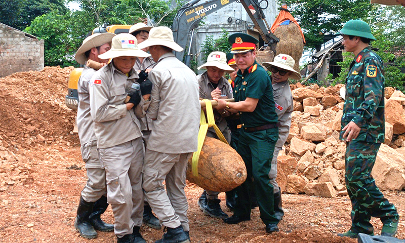 Phối hợp di dời quả bom nặng 340kg