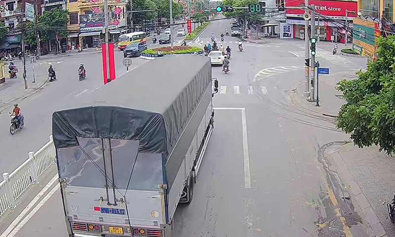 Va chạm với xe tải, một phụ nữ tử vong