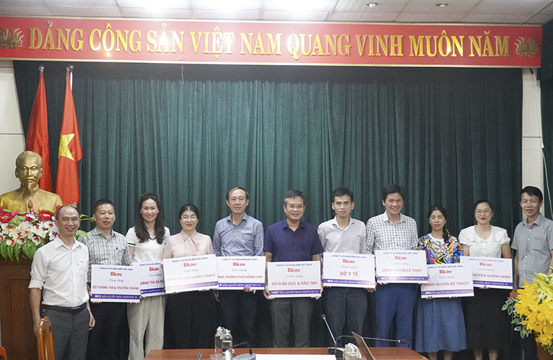 Trao tặng phần mềm phòng, chống mã độc BKAV Endpoint AI cho các ngành, địa phương