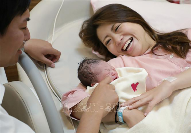 Nhật Bản sửa đổi luật nhằm hỗ trợ người lao động nuôi con nhỏ