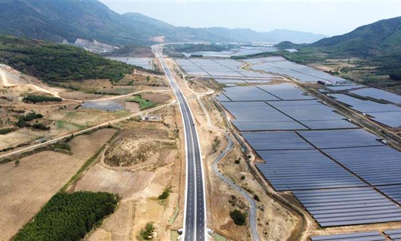 Thủ tướng yêu cầu đẩy nhanh tiến độ giải phóng mặt bằng các dự án giao thông trọng điểm