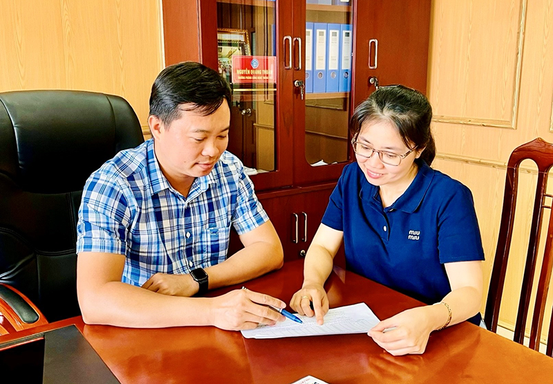 Gương sáng cán bộ bảo hiểm xã hội