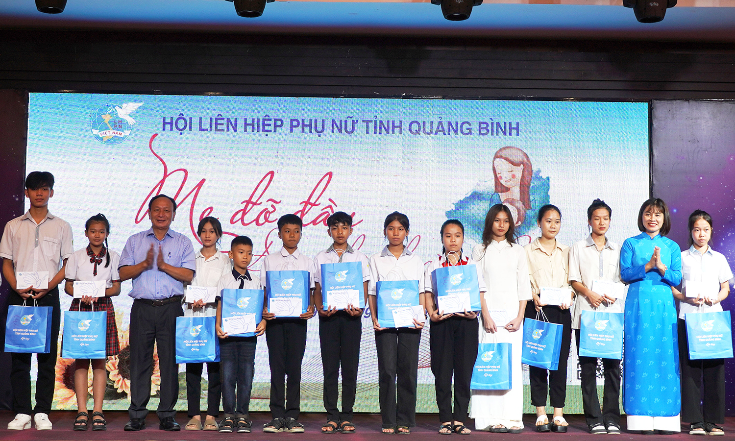 "Mẹ đỡ đầu-Đồng hành cùng con"