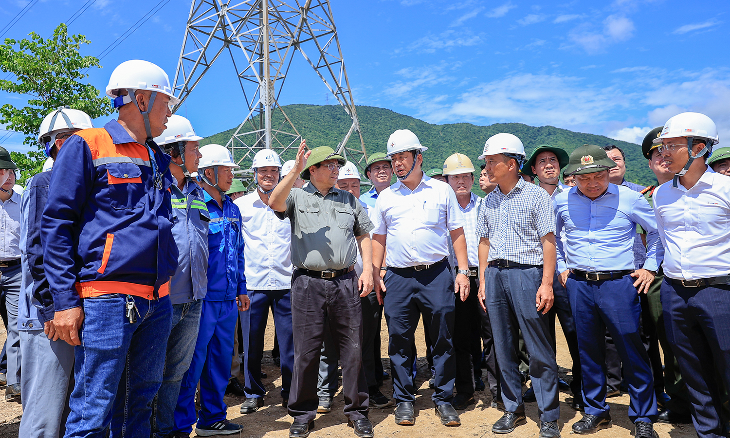 Thủ tướng biểu dương các đơn vị vượt mọi khó khăn, nỗ lực thi công công trình đường dây 500kV mạch 3