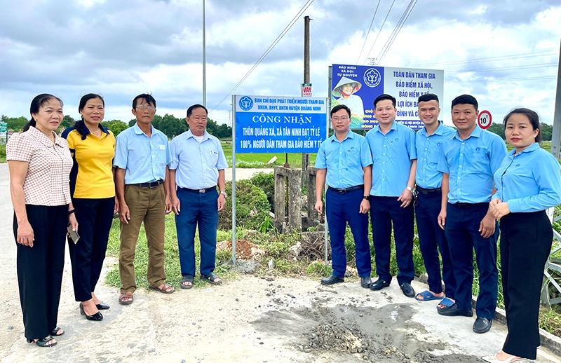 "Xã có 100% người dân tham gia bảo hiểm y tế"