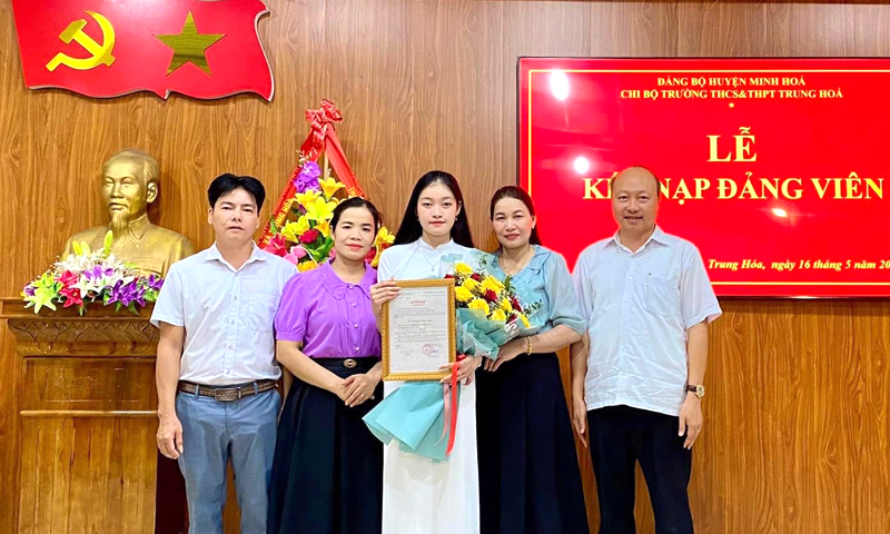 Phát triển đảng viên trong trường học ở Minh Hóa: Tự hào và trách nhiệm