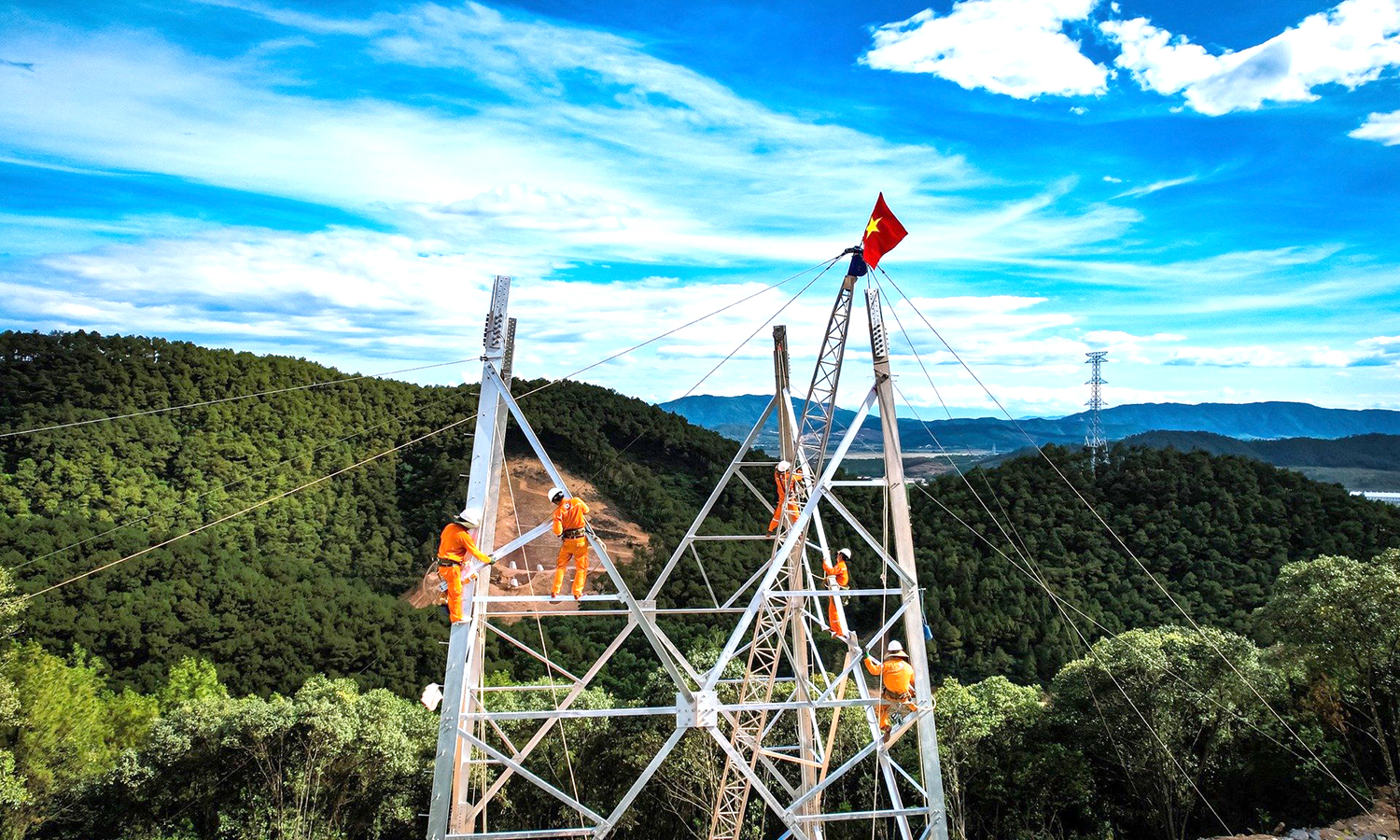 Trên đại công trường đường dây 500kV mạch 3