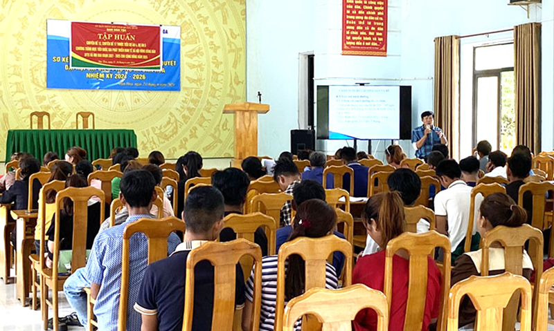 Tập huấn cung cấp kiến thức về mô hình chăn nuôi, trồng trọt