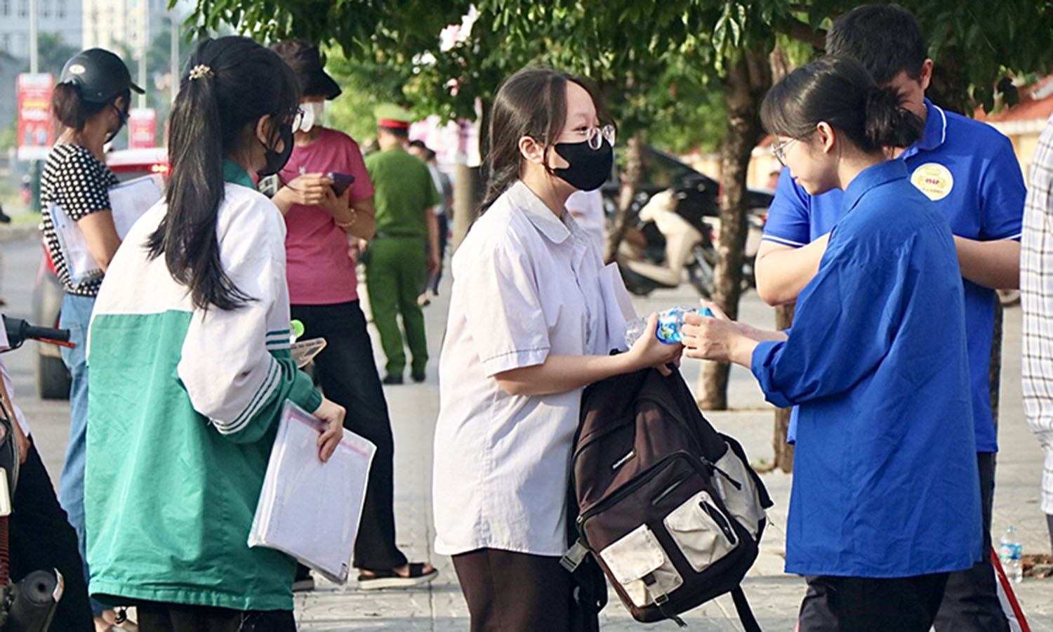 42 đội hình tình nguyện tham gia "Tiếp sức mùa thi"