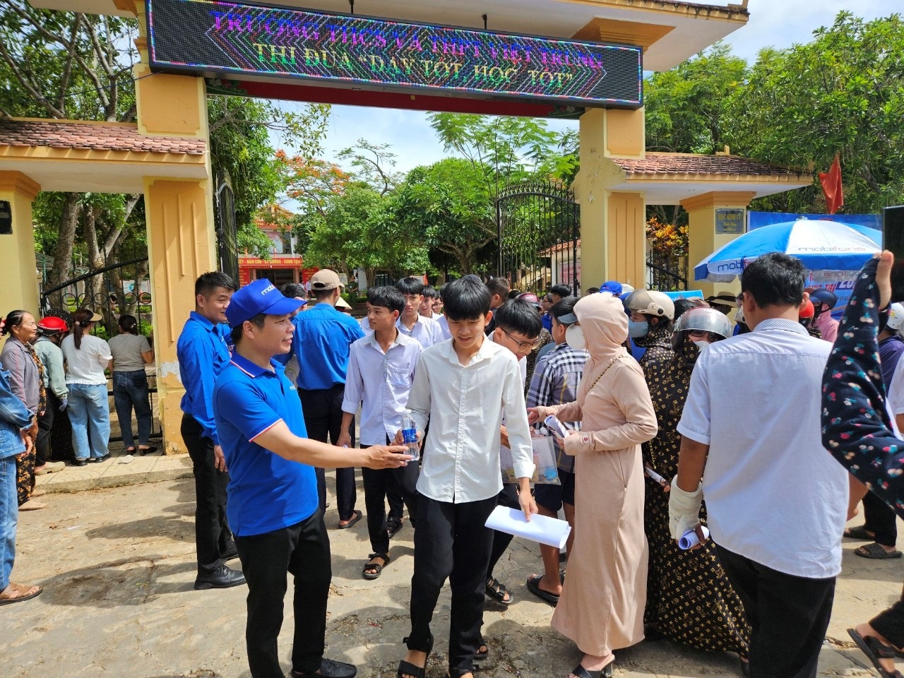 Mobifone khu vực 6 ra quân tiếp sức mùa thi 2024 tại Quảng Bình