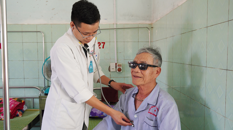 Lần đầu tiên tiếp nhận bệnh nhân cao tuổi có phủ tạng đảo ngược hiếm gặp