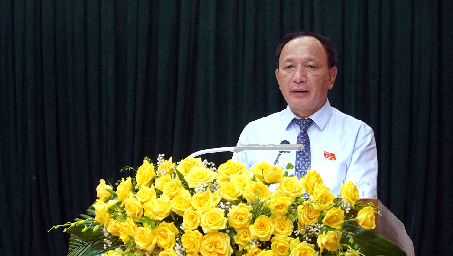 Khẩn trương triển khai thực hiện, sớm đưa các nghị quyết vào cuộc sống (*)