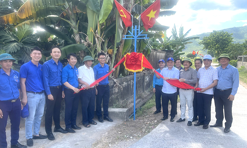 Khánh thành, bàn giao công trình thanh niên "Đường cờ Tổ quốc"