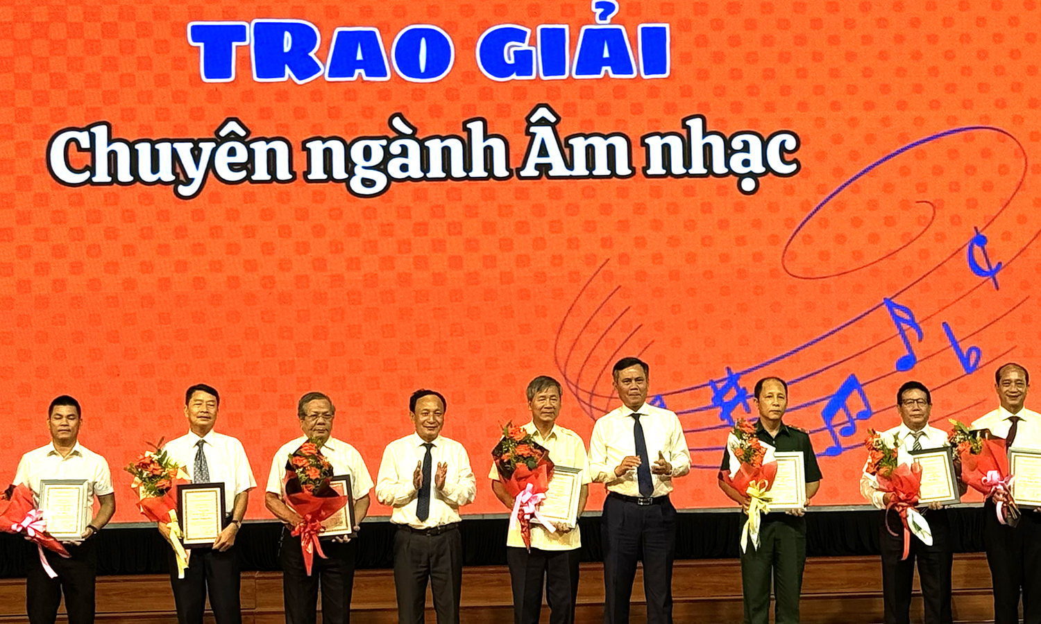 Vinh danh các tác giả đoạt giải cuộc vận động sáng tác văn học nghệ thuật
