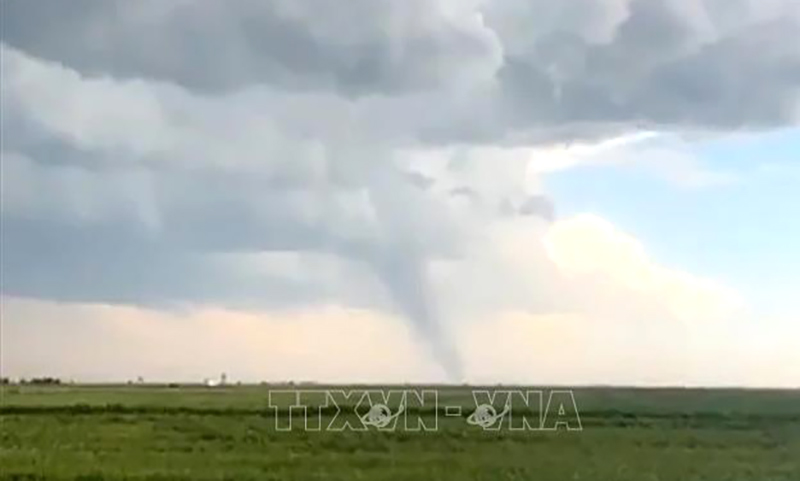 Bão lốc quét qua vùng Trung Tây nước Mỹ, hàng trăm nghìn hộ gia đình mất điện