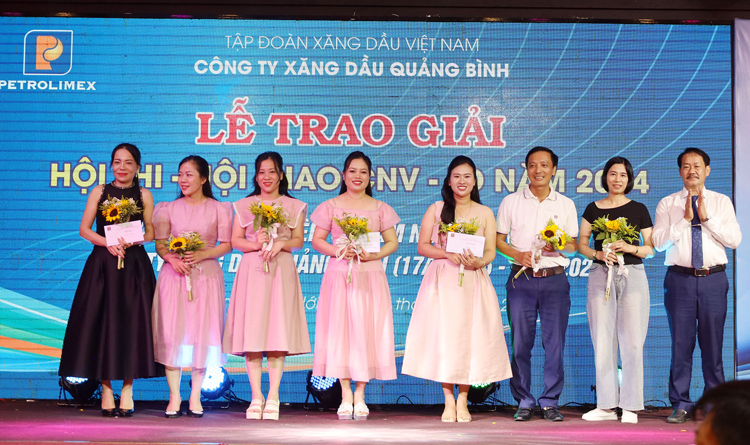Trao giải hội thi văn nghệ và hội thao công nhân viên lao động
