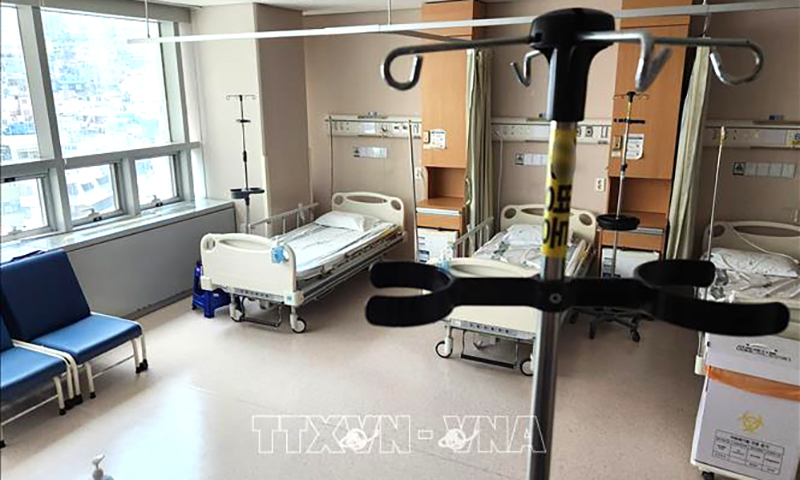 Hàn Quốc đối mặt với nguy cơ hơn 10.000 bác sĩ thực tập nghỉ việc