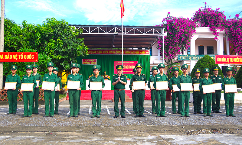 Bộ Chỉ huy BĐBP tỉnh bế giảng khóa huấn luyện chiến sĩ mới năm 2024