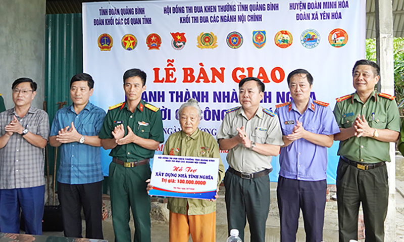 Khánh thành "nhà tình nghĩa" tặng gia đình có công với cách mạng