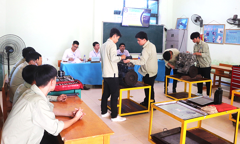 Học đi đôi với hành