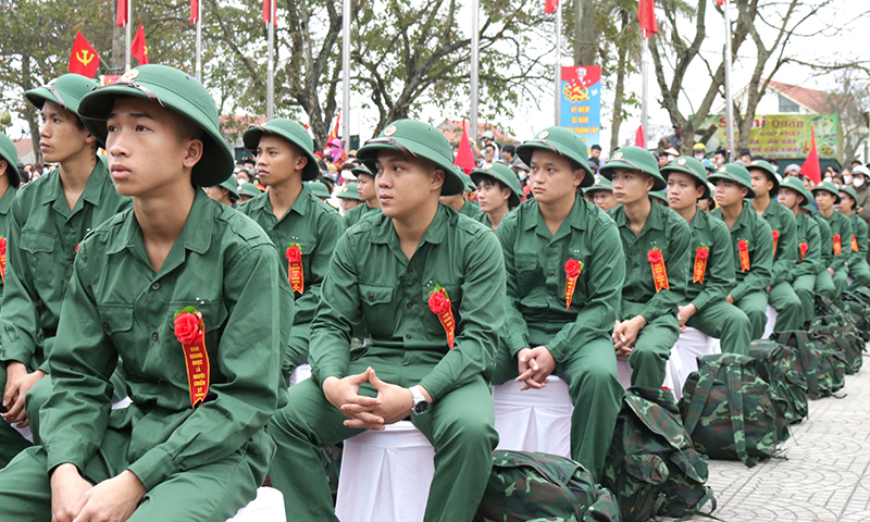 Kiến nghị sửa quy định về tạm hoãn gọi nhập ngũ khi đang học