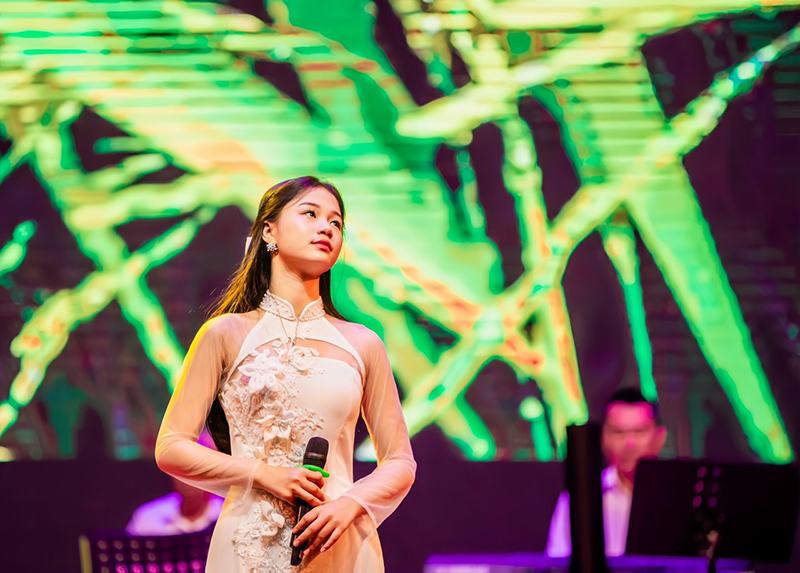 "Sơn ca" tuổi 15