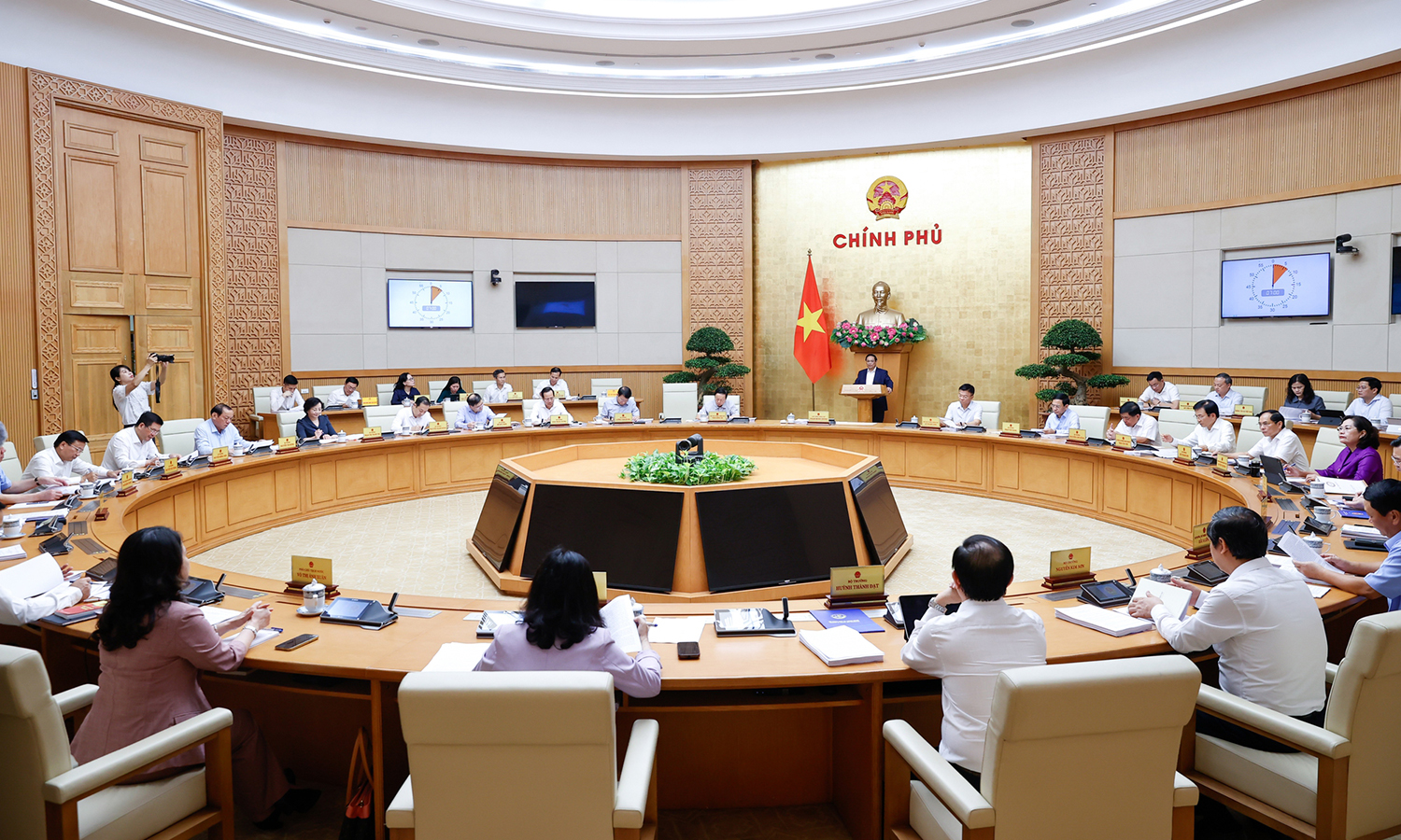 Thủ tướng Phạm Minh Chính: Tháng 7 thực hiện tăng lương cơ sở, song lạm phát tăng không đáng kể
