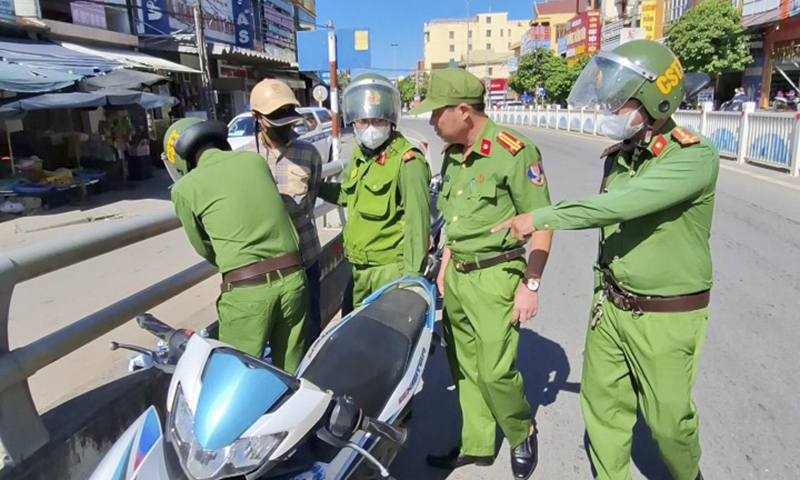 Bắt giữ đối tượng vận chuyển, tàng trữ trái phép 173 viên ma túy