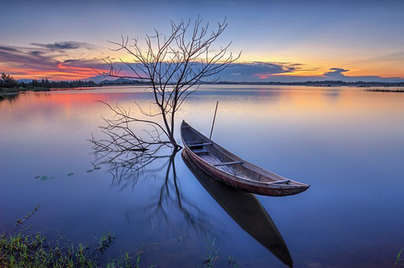 Về bến cũ