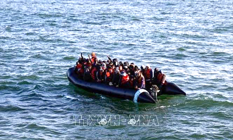 Số người di cư vượt eo biển Manche từ Pháp sang Anh vẫn tiếp tục tăng