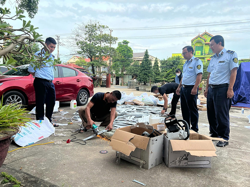 Tiêu hủy hơn 1.200 đơn vị sản phẩm giả mạo nhãn hiệu