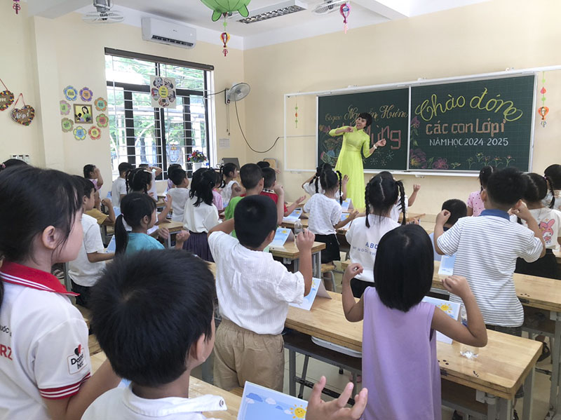 Toàn tỉnh đón hơn 18.000 học sinh lớp 1 tựu trường
