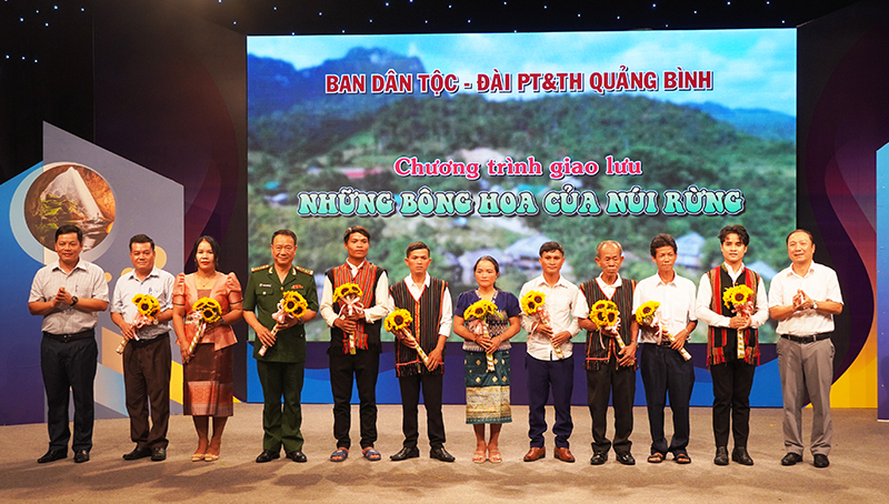 "Những bông hoa của núi rừng"
