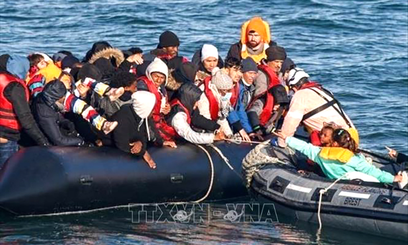 Số người di cư được tị nạn tại Anh cao nhất trong 40 năm