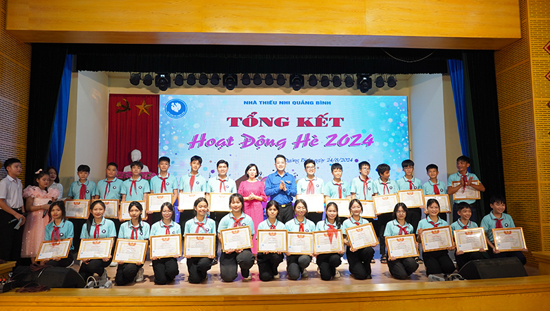 Nhà Thiếu nhi tỉnh tổng kết hoạt động hè và giao lưu văn nghệ
