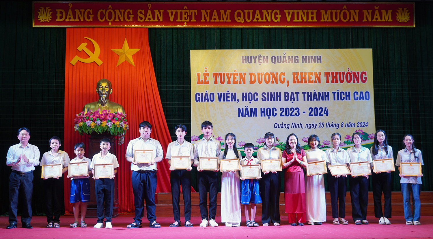 Quảng Ninh: Khen thưởng giáo viên, học sinh đạt thành tích cao năm học 2023-2024