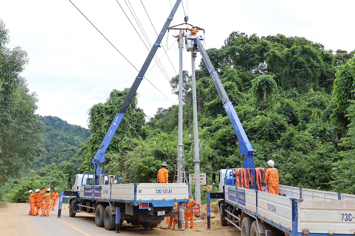 Gấp rút hoàn thành cải tạo lưới điện trước mùa mưa, bão