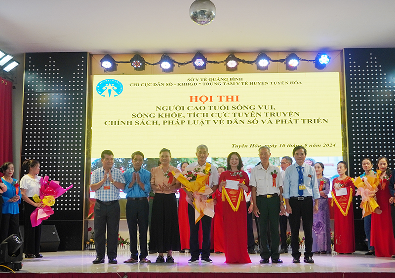 Tạo sân chơi bổ ích cho người cao tuổi