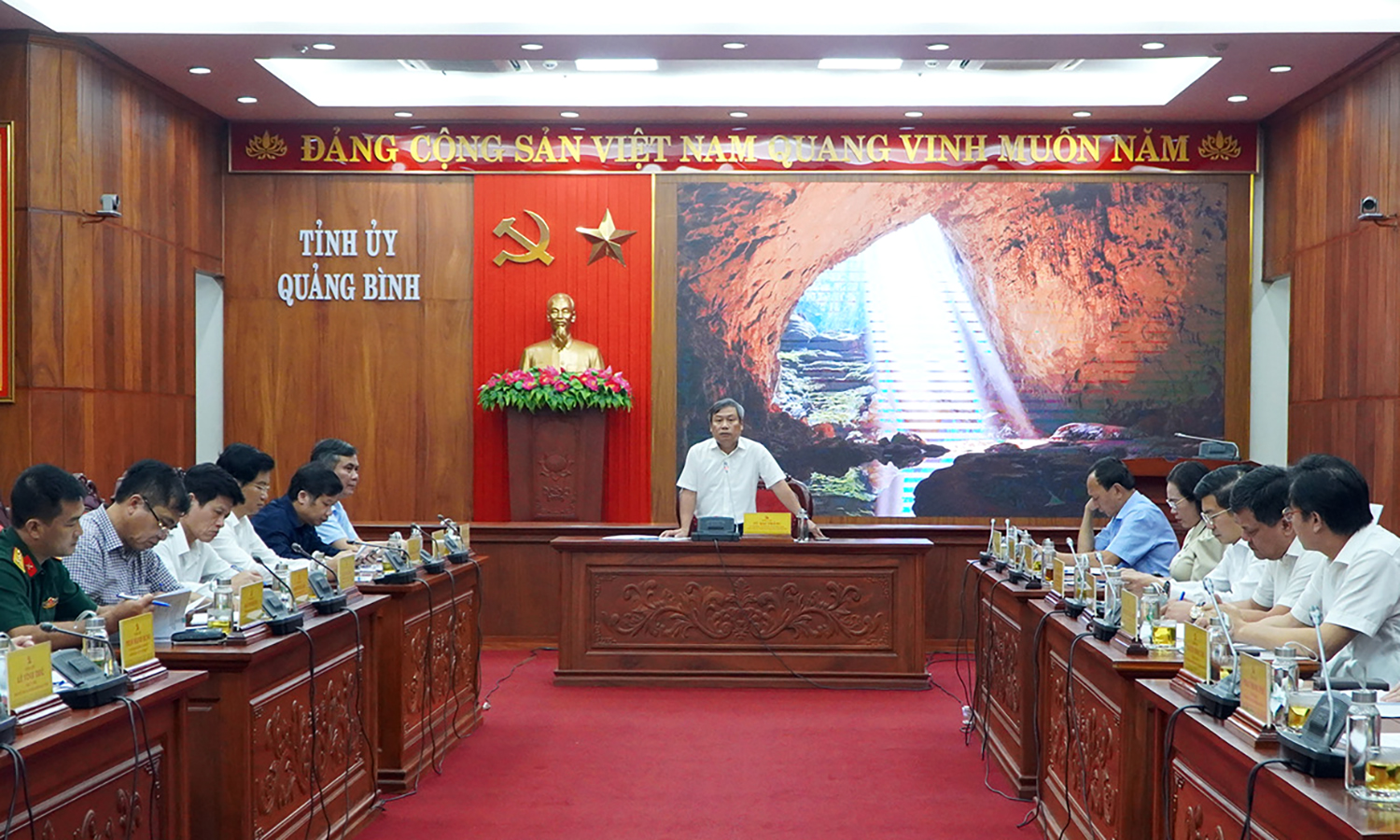 Cho ý kiến vào dự thảo đề cương Báo cáo chính trị Đại hội đại biểu Đảng bộ tỉnh lần thứ XVIII