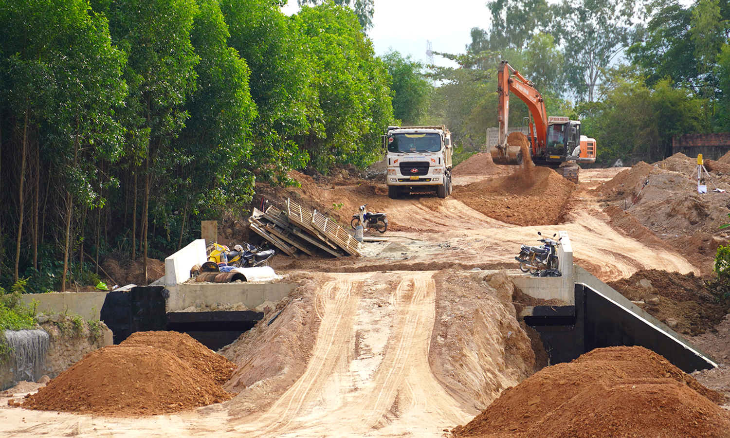 Giải ngân vốn đầu tư công có chuyển biến nhưng vẫn chậm