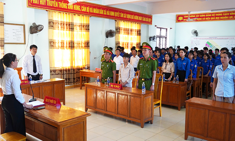Phiên tòa giả định 
