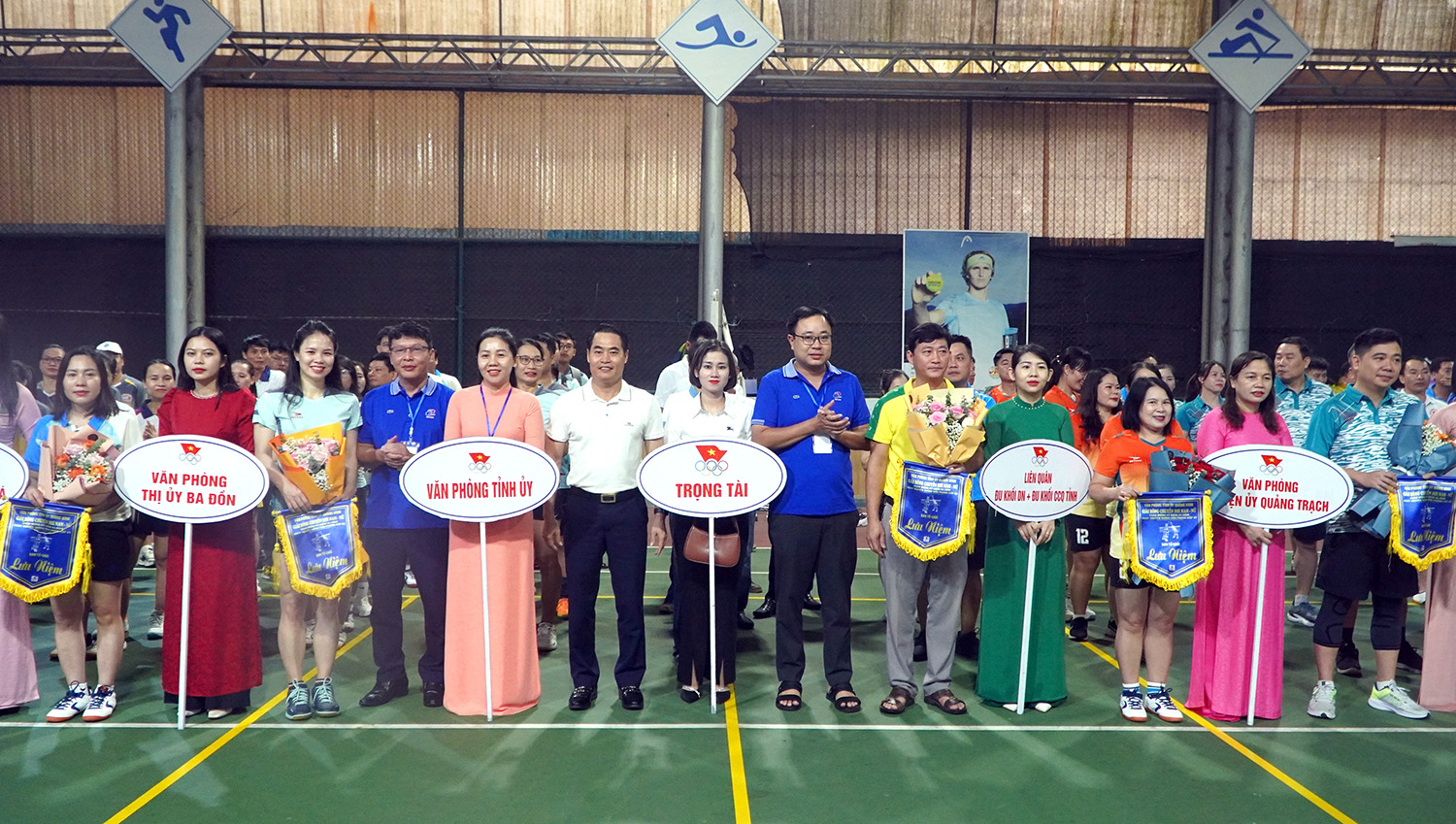 Khai mạc giải bóng chuyền hơi chào mừng ngày truyền thống Văn phòng cấp ủy