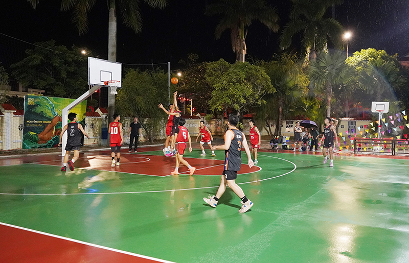 Giới trẻ hào hứng với bóng rổ