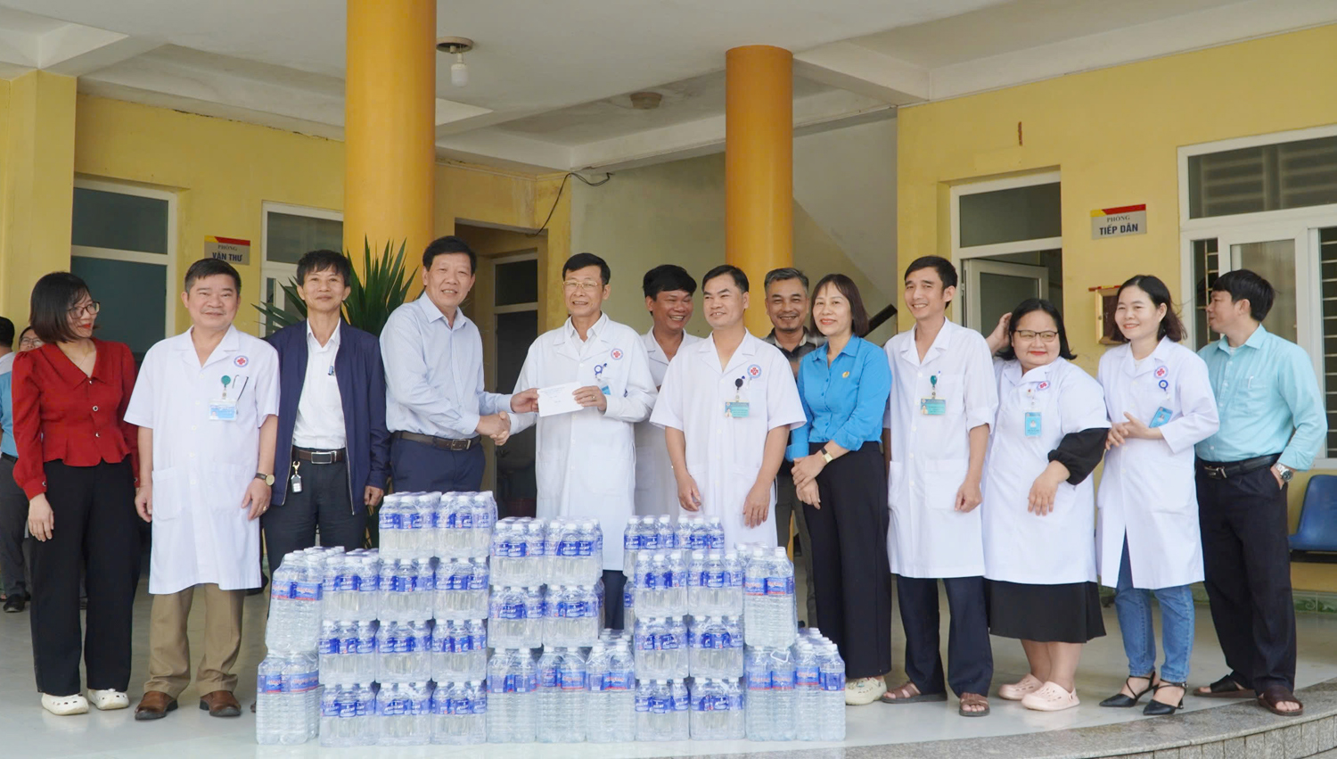 Kiểm tra công tác khám, chữa bệnh và phòng, chống dịch tại huyện Lệ Thủy, Quảng Ninh