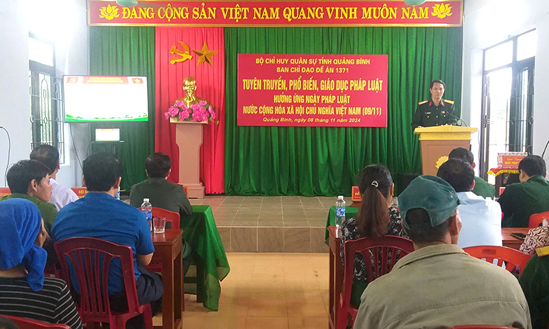 Bộ Chỉ huy Quân sự tỉnh: Tuyên truyền, phổ biến pháp luật tại bản Hang Chuồn-Nà Lâm