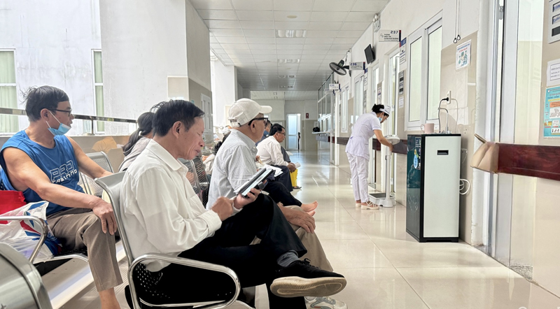 Gần 1 triệu lượt người được thanh toán khám, chữa bệnh bảo hiểm y tế