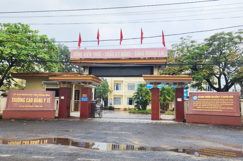 Hiệu trưởng ưu ái... người nhà?