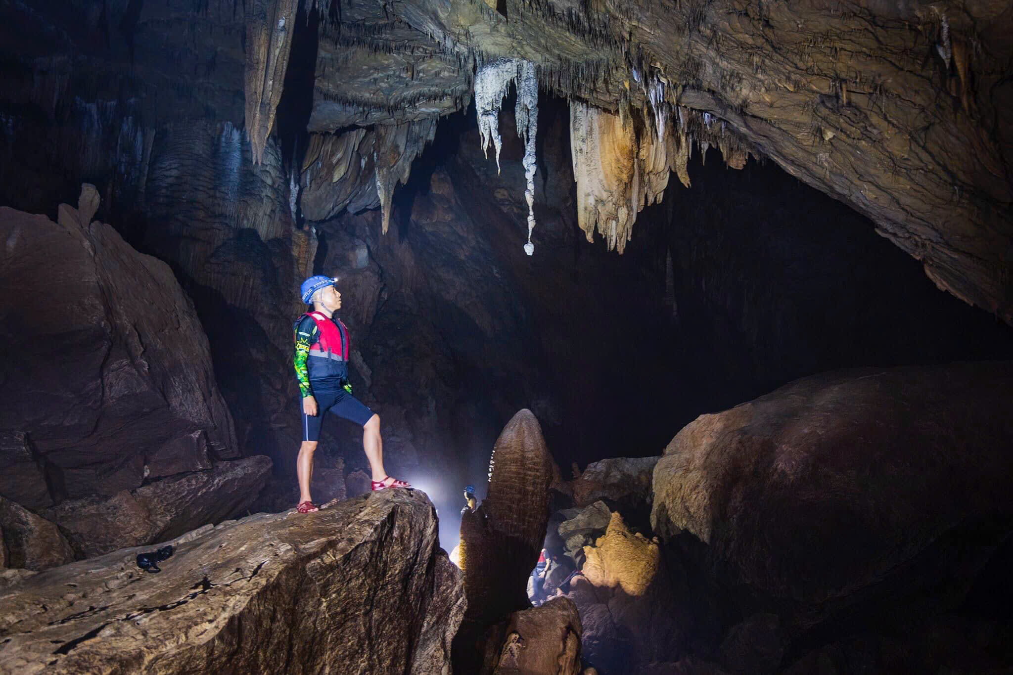 Khám phá động Phong Nha 4.500m bằng thuyền kayak