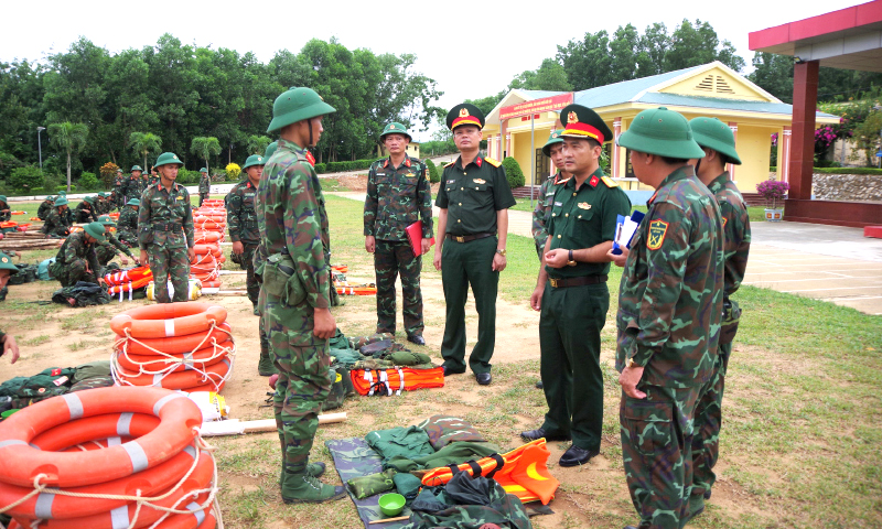 Lực lượng vũ trang học tập, noi gương người cộng sản kiên trung, mẫu mực