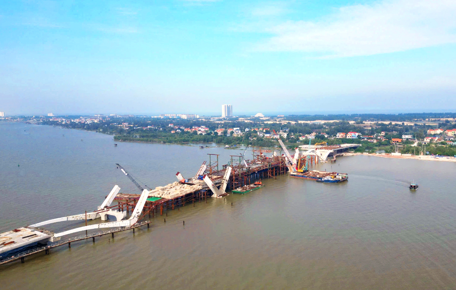 Gỡ vướng để dự án cầu Nhật Lệ 3 về đích